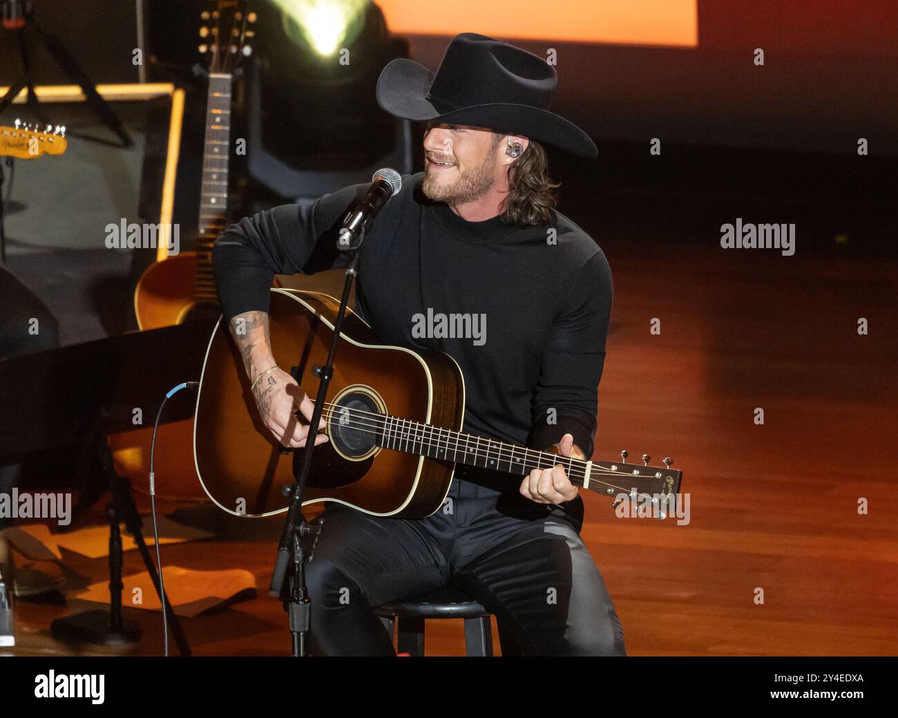 Nashville, USA. September 2024. Tyler Hubbard tritt am 21. August 2024 an der 17. Academy of Country Music Honors im Ryman Auditorium in Nashville, Tennessee auf. (Foto: Amiee Stubbs/imageSPACE) Credit: Imagespace/Alamy Live News Stockfoto