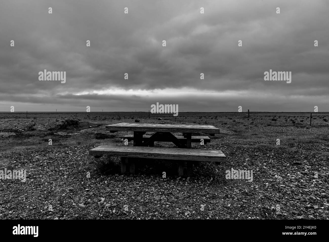 Natürliche Landschaften zwischen den isländischen Vulkanebenen Sonnenuntergänge Ozeane und Eisberge mit der untergehenden Sonne Stockfoto