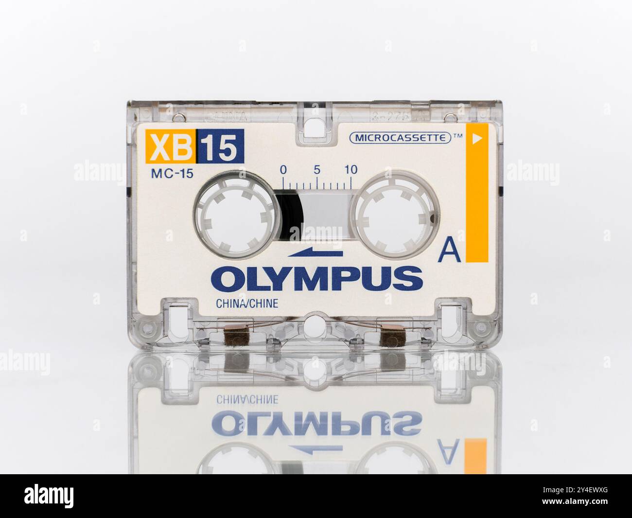 Micro-Audio-Kassette für Voice Recorder Olympus XB15 MC-15 Microcassette, isoliert auf weißem Hintergrund Stockfoto