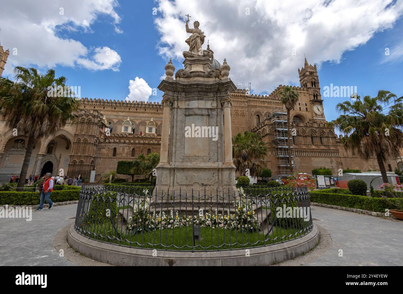 PALERMO, ITALIEN, 15. JUNI 2023 - Denkmal Santa Rosalia, Schutzpatron von Palermo in der Nähe der Kathedrale von Palermo, Sizilien italien Stockfoto