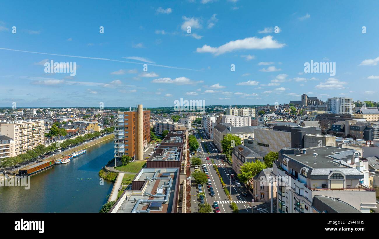 Le Mans (Nordwestfrankreich): Blick auf den Norden der Stadt vom Ufer des Flusses Sarthe, der Straße „Rue Courboulay“ und dem Boulevard Lamartine Stockfoto