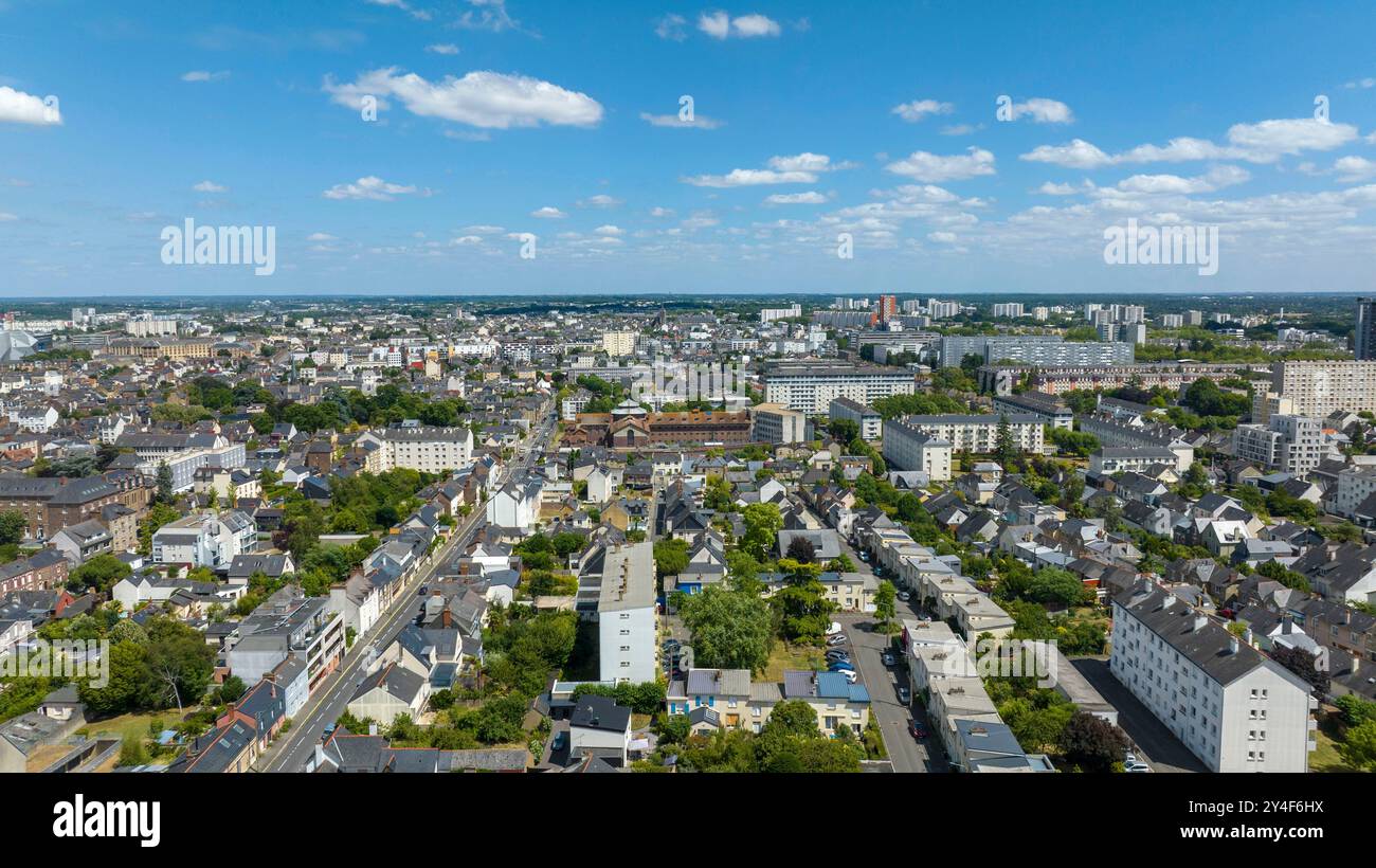 Rennes (Bretagne, Nordwestfrankreich): Aus der Vogelperspektive auf den östlichen Teil der Stadt und den Bahnhof Sud Gare vom Boulevard Mermoz Stockfoto
