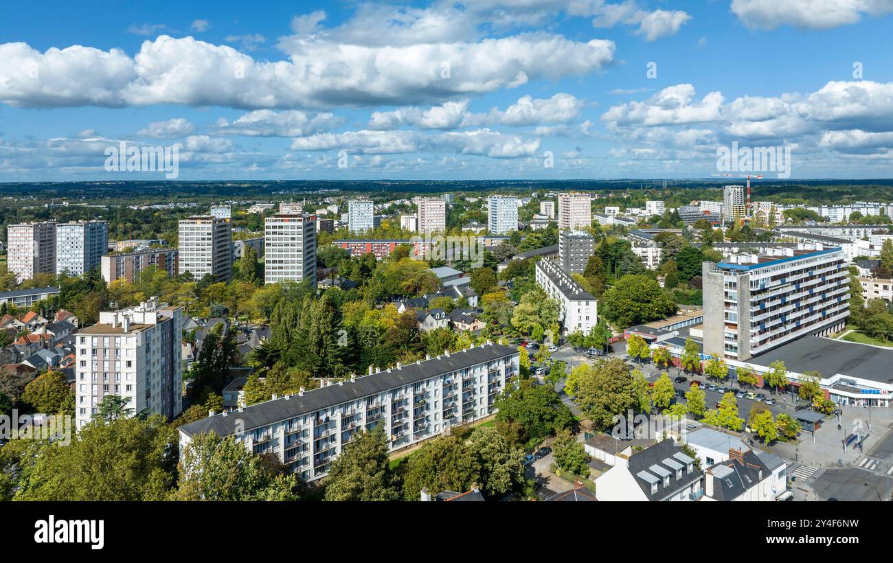 Rennes (Bretagne, Nordwestfrankreich): Luftaufnahme der Straße „rue de Fougeres“ im Stadtteil Maurepas, nördlich der Stadt Stockfoto