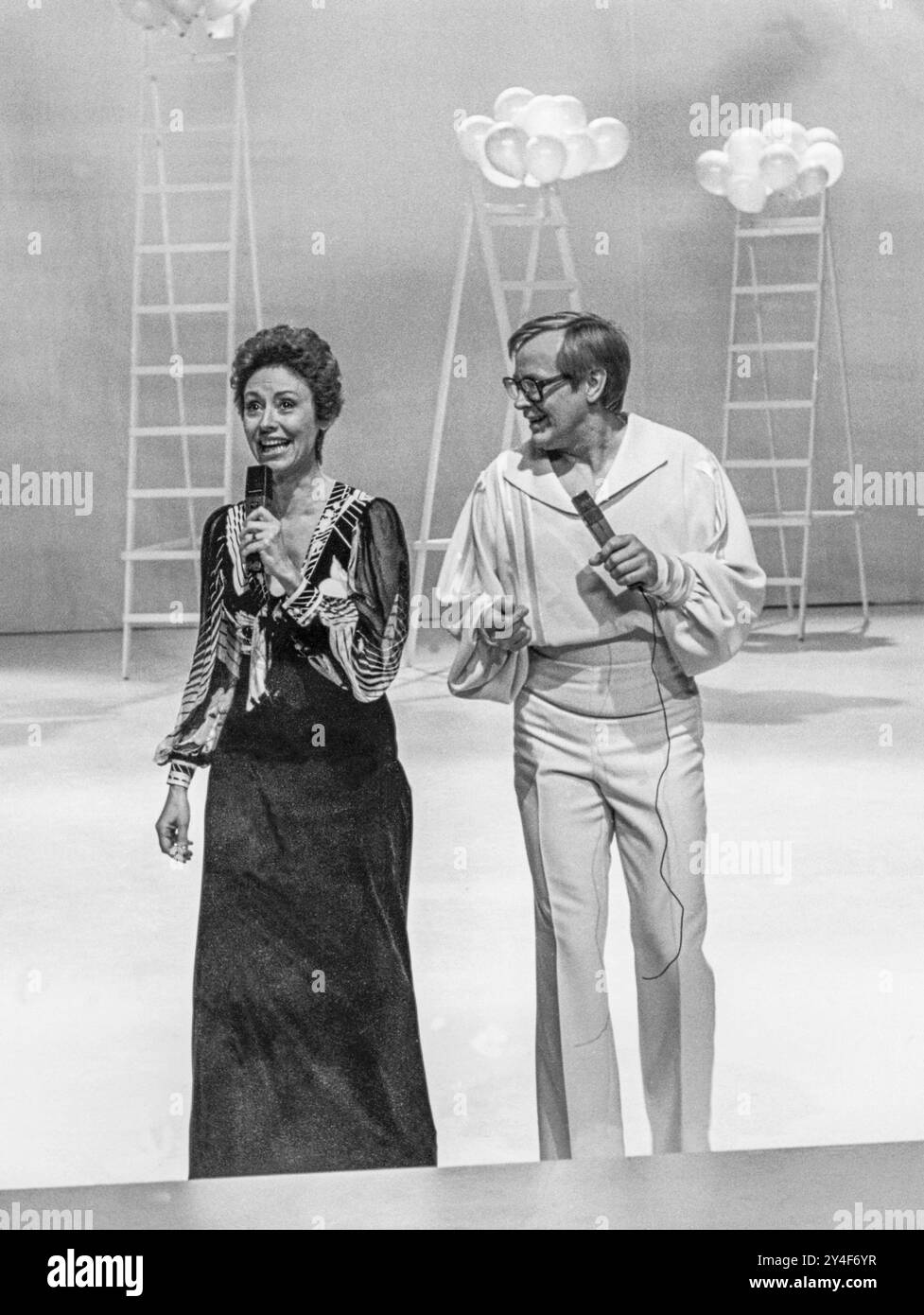 Catarina Valente italienisch-französisch-deutsche Sängerin in Schweden, um gemeinsam mit dem schwedischen Künstler Jan Malmsjö Fernsehaufnahmen zu machen Stockfoto