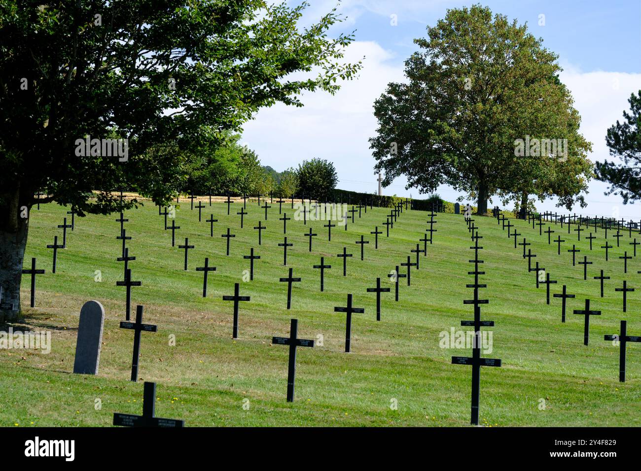Marfaux (Nordfrankreich): Der deutsche Kriegsfriedhof (1. Weltkrieg). 4.417 deutsche Soldaten, die im Ersten Weltkrieg getötet wurden, sind hier begraben Stockfoto