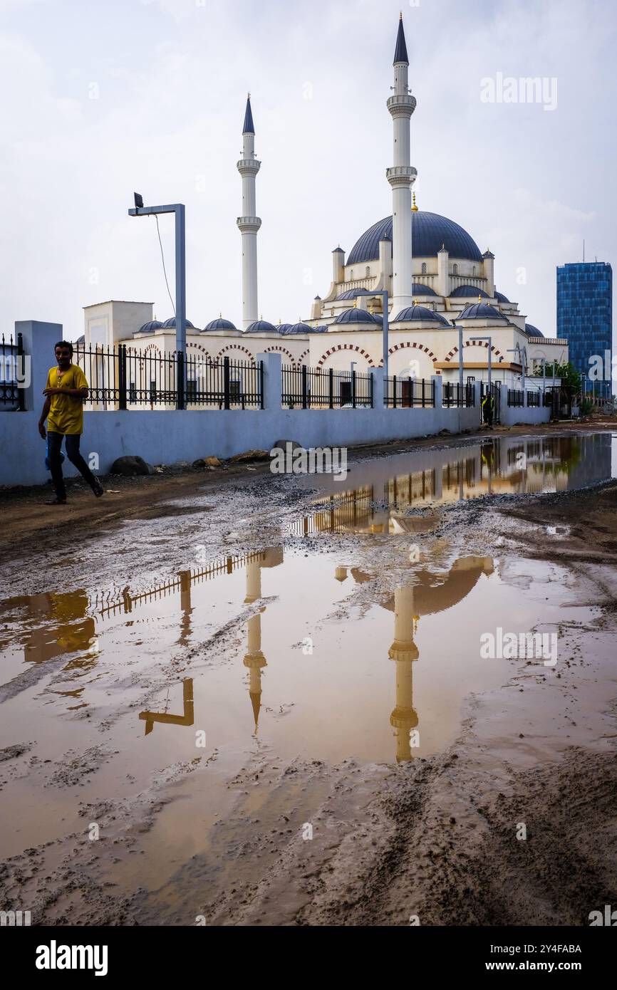 Dschibuti: Die Abdülhamid II. Moschee mit ihrer imposanten osmanischen Architektur, die vollständig von der Türkiye Diyanet Stiftung finanziert wird. Abdülhamid II. Moschee Stockfoto