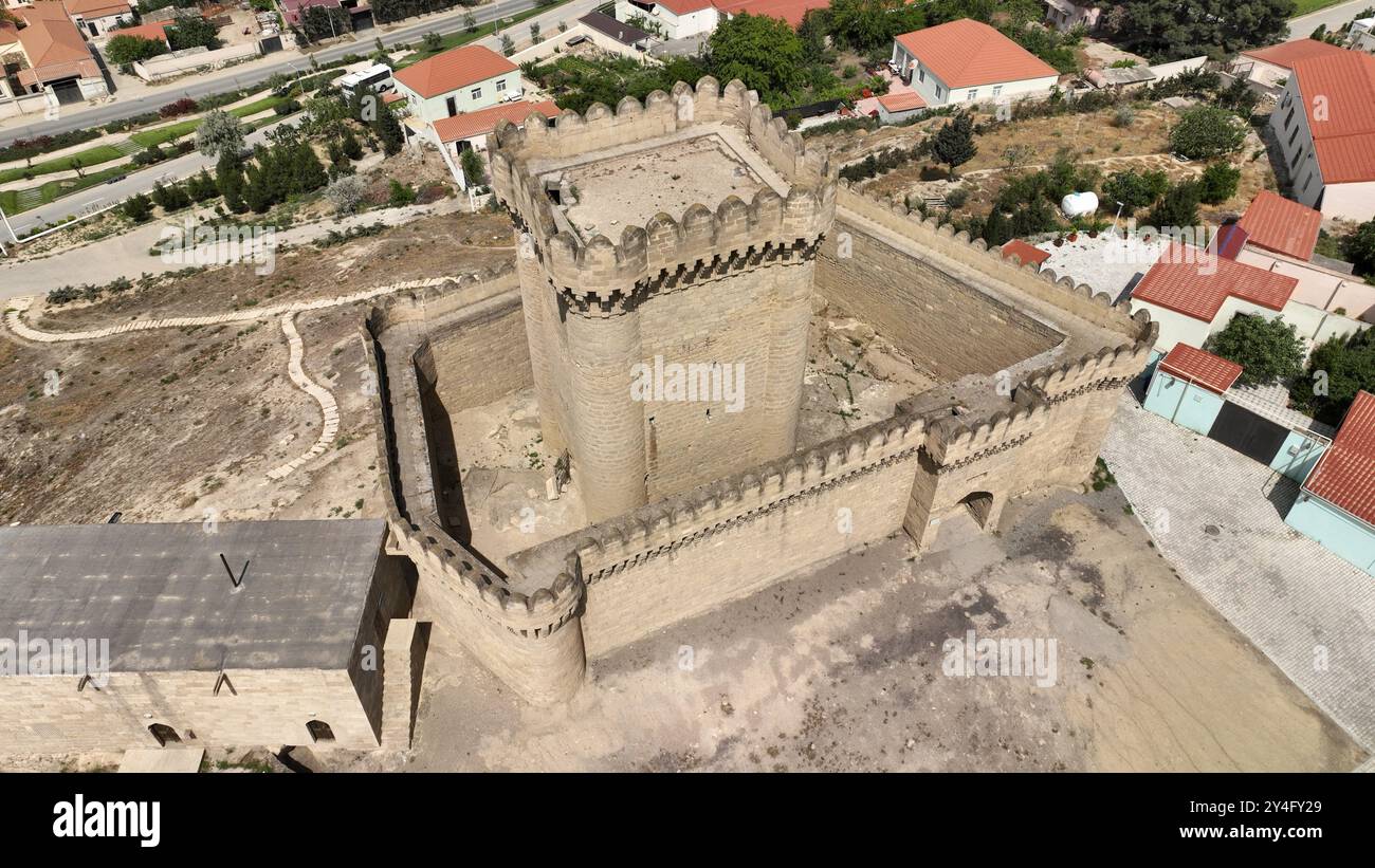 Ramana Castle wurde im 12. Jahrhundert während der Großen Seldschuken-Zeit erbaut. Die Burg befindet sich im Bezirk Sabuncu in Baku. Stockfoto