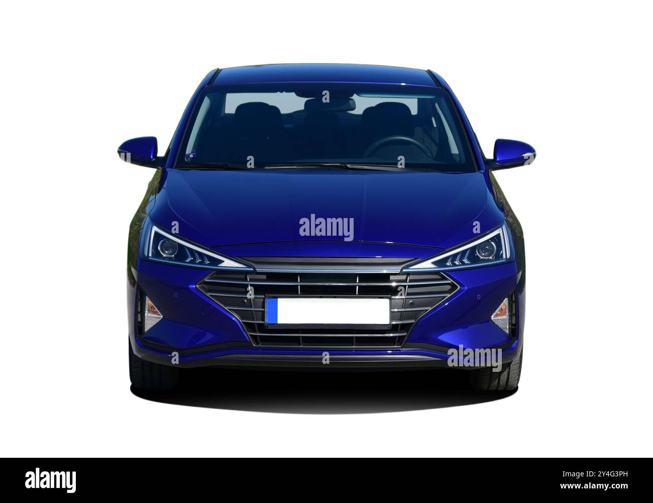 Großes Auto auf weißem Hintergrund, Vorderansicht Stockfoto