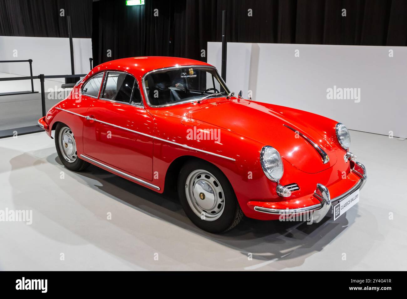 Porsche 356 (1948) klassischer Sportwagen auf dem Genfer Automobilsalon. Genf, Schweiz - 26. Februar 2024 Stockfoto
