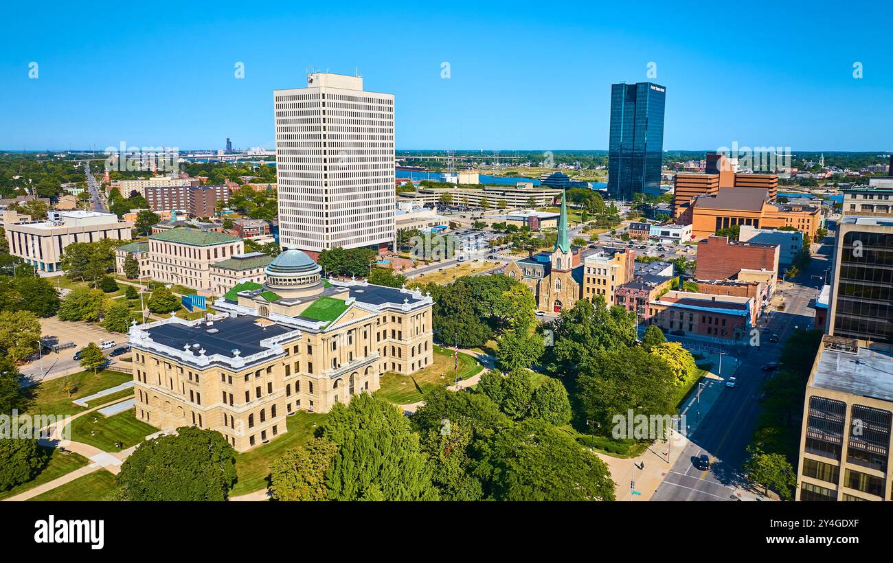 Blick aus der Vogelperspektive auf Toledo Courthouse Historic District und Skyline Stockfoto