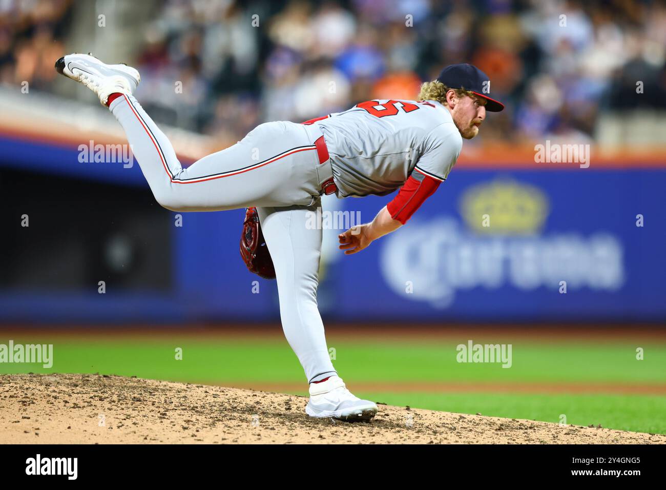 Zach Brzykcy #66 wirft während des sechsten Inning des Baseballspiels gegen die New York Mets im Citi Field in Corona, N.Y., Dienstag, 17. September 2024. (Foto: Gordon Donovan) Stockfoto