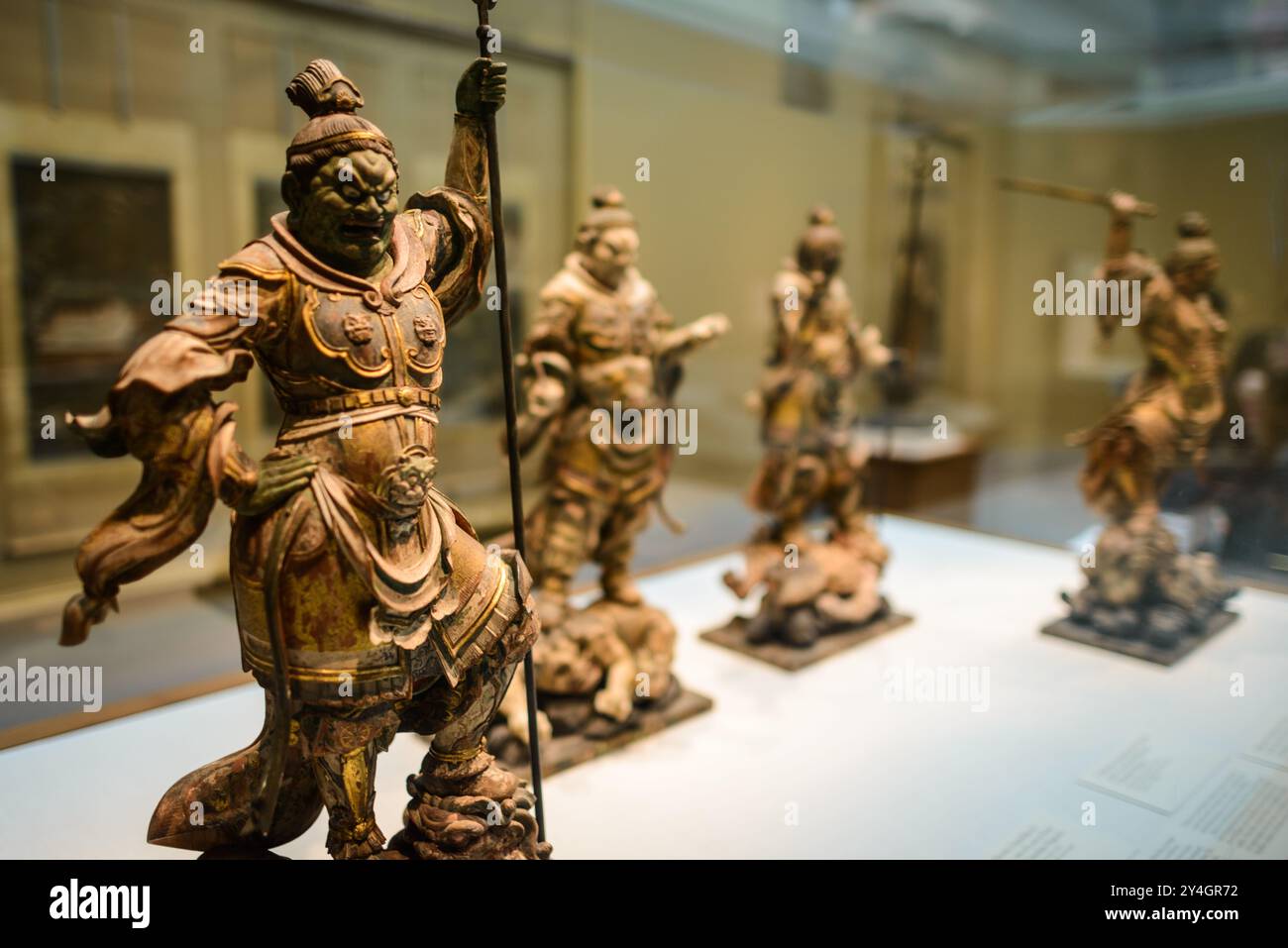 WASHINGTON DC – Eine Sammlung verschiedener asiatischer Statuen in der Freer Gallery of Art in der National Mall. Diese Skulpturen, die verschiedene asiatische Kulturen und historische Perioden repräsentieren, zeigen die reichen künstlerischen Traditionen des Buddhismus, des Hinduismus und anderer asiatischer Religionen und Philosophien und bilden einen bedeutenden Teil der umfangreichen asiatischen Kunstsammlung der Smithsonian Institution. Stockfoto