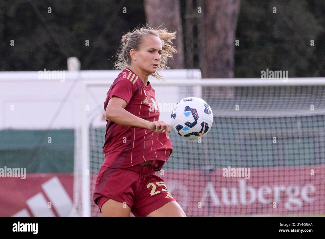 Roma, Italien. September 2024. ALS Roma Frederikke Thogersen bei der UEFA Women's Champions League 2024/2025 Runde 2 zwischen AS Roma und Servette im Tre Fontane Stadion Rom am 18. September 2024. Sport - Fußball. (Foto: Fabrizio Corradetti/LaPresse) Credit: LaPresse/Alamy Live News Stockfoto