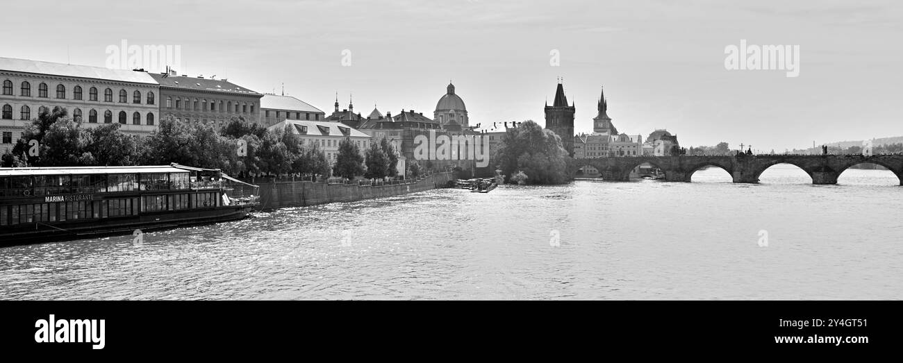 Hohe Wasserstände auf der Moldau nach dem Sturm Boris verursachten sintflutartige Regenfälle und Überschwemmungen in Mittel- und Osteuropa, in Prag, Tschechien am 17 Stockfoto