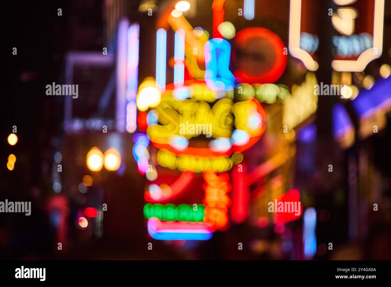 Neon Nightlife Motion Blur im Stadtzentrum von Nashville Stockfoto
