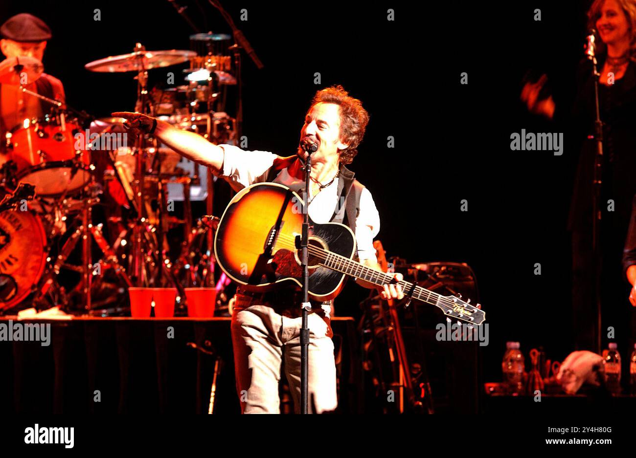 ARCHIVFOTO: Bruce Springsteen wird 75 Jahre alt am 23. September 2024, Bruce SPRINGSTEEN, USA, Sänger, Musiker, hier mit seiner Band Seeger Sessions Band bei seinem Konzert in der Kölner Koelnarena am 6. November 2006. ? Stockfoto