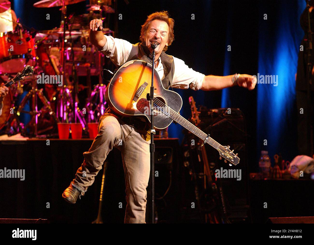 ARCHIVFOTO: Bruce Springsteen wird 75 Jahre alt am 23. September 2024, Bruce SPRINGSTEEN, USA, Sänger, Musiker, hier mit seiner Band Seeger Sessions Band bei seinem Konzert in der Kölner Koelnarena am 6. November 2006. ? Stockfoto