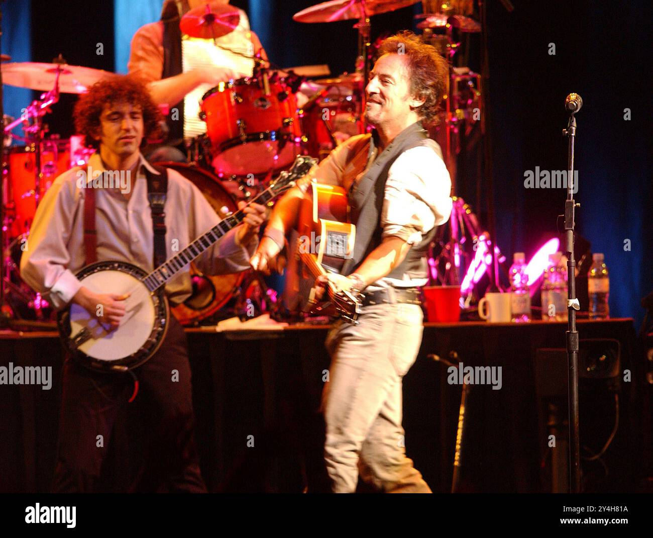 ARCHIVFOTO: Bruce Springsteen wird 75 Jahre alt am 23. September 2024, Bruce SPRINGSTEEN, USA, Sänger, Musiker, hier mit seiner Band Seeger Sessions Band bei seinem Konzert in der Kölner Koelnarena am 6. November 2006. ? Stockfoto
