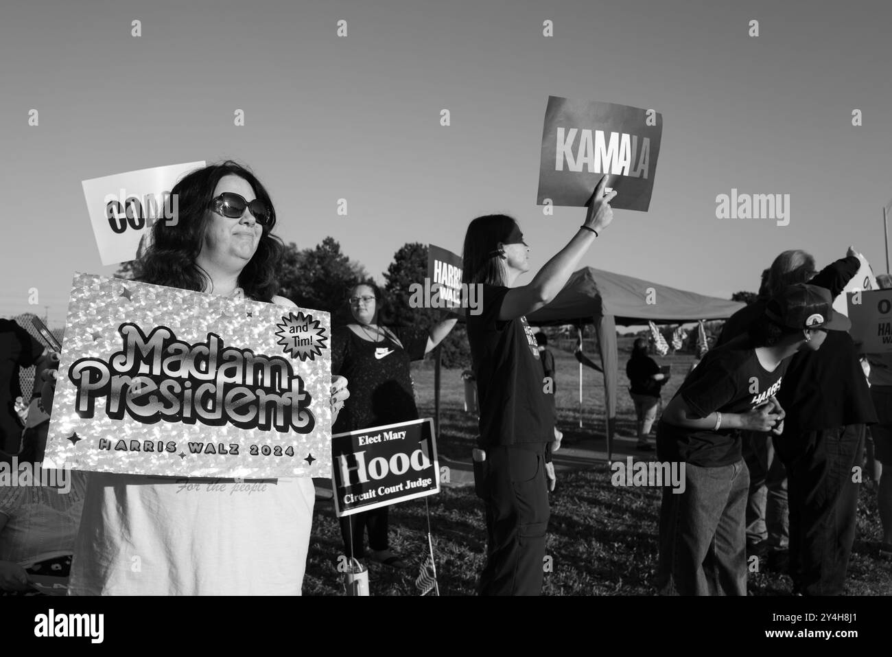 Demonstranten beim Positivitätsprotest der Demokratischen Partei des Genesee County, 17. September 2024 Stockfoto