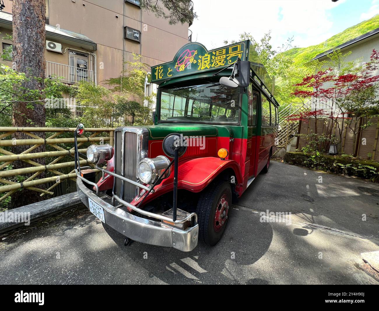 Kinugawa Onsen, Japan 1. Mai 2023: Der Bus des Hotels in Kinugawa Onsen ist ein heißer Quellort in der Stadt Nikko, Tochigi, Japan. Der Ort, an dem ich Stockfoto