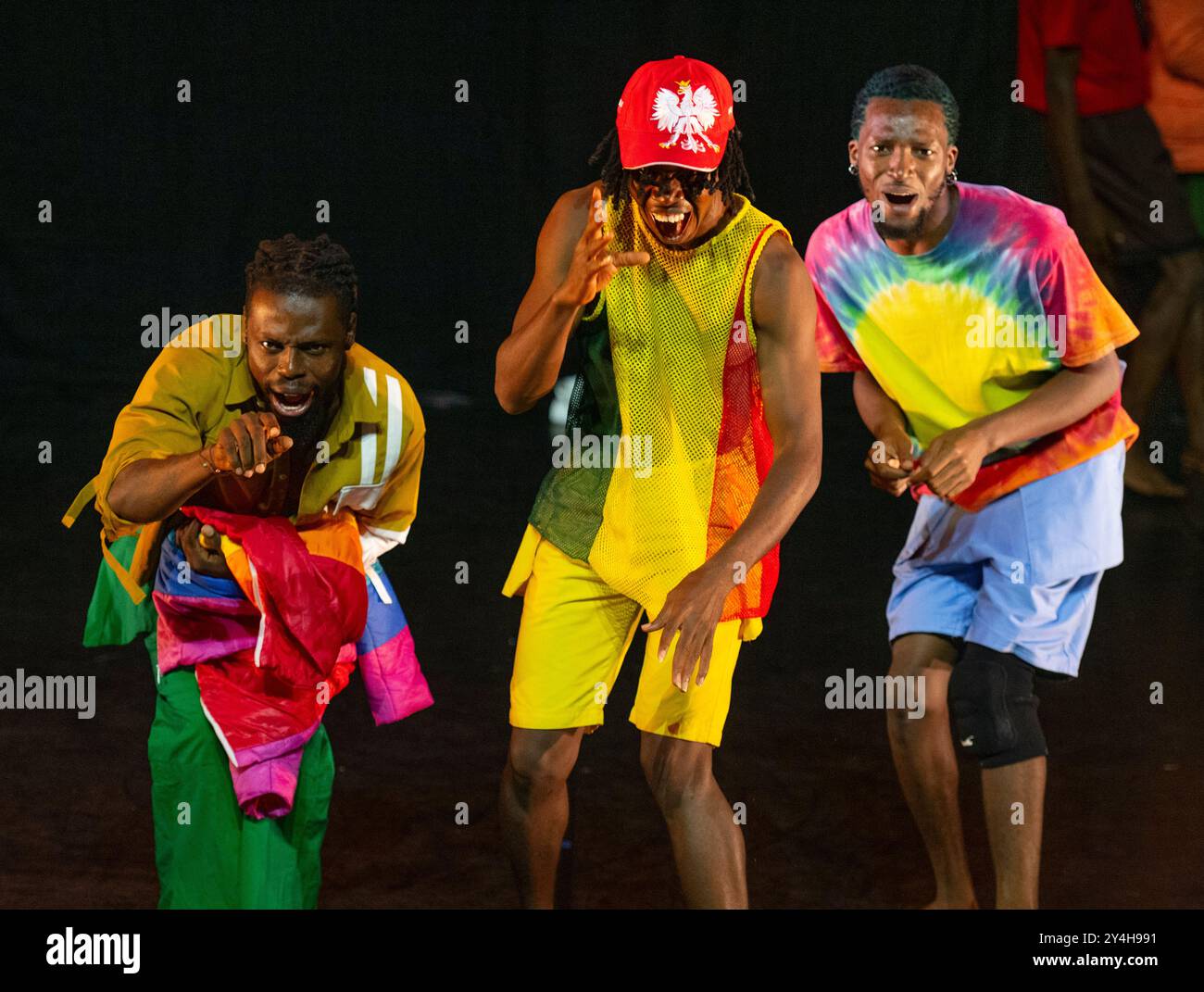 Queen Elizabeth Hall, Southbank Centre, London, Großbritannien. September 2024. Nigerias bahnbrechende Tanzkompanie Qudus Onikeku und die QDance Company Proben Re:Incarnation, eine Ode an den Reichtum der nigerianischen Kultur. Dieses Werk aus Tanz, Musik, Mode und bildender Kunst zeigt die Tiefe der alten Yoruba-Philosophie, gemischt mit der nigerianischen Jugendkultur. Vorstellung in der Southbank vom 18. Bis 19. September 2024, bevor Sie durch Großbritannien reisen. Quelle: Malcolm Park/Alamy Live News Stockfoto