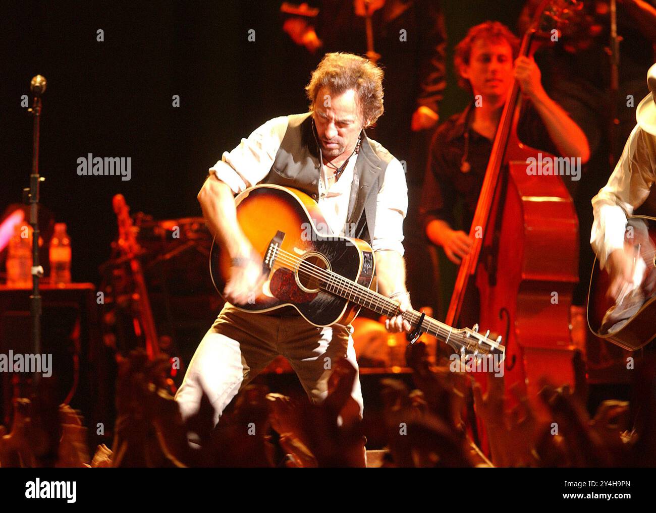 ARCHIVFOTO: Bruce Springsteen wird 75 Jahre alt am 23. September 2024, Bruce SPRINGSTEEN, USA, Sänger, Musiker, hier mit seiner Band Seeger Sessions Band bei seinem Konzert in der Kölner Koelnarena am 6. November 2006. ? Stockfoto