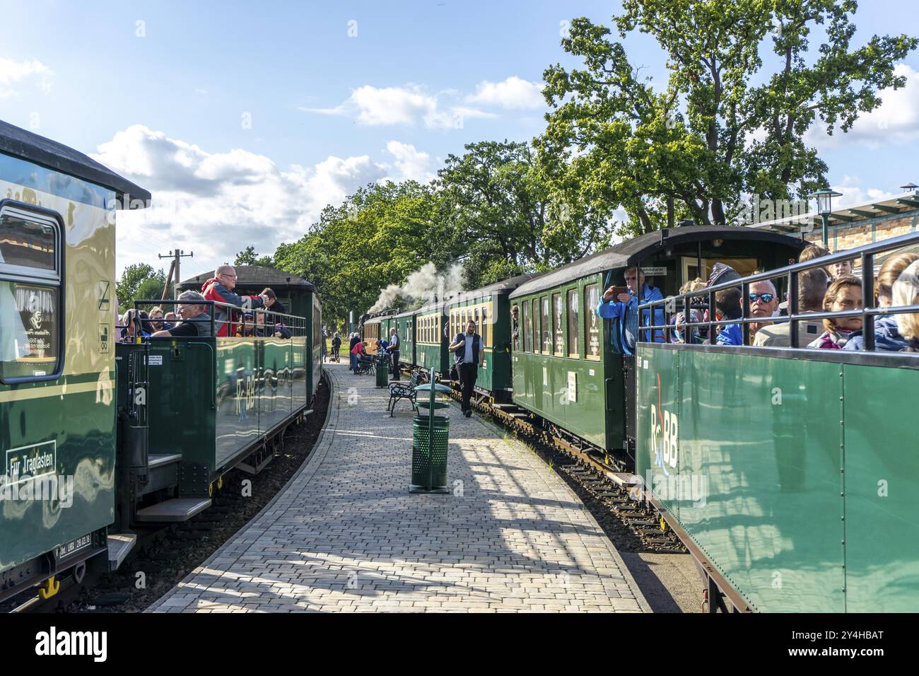 Die historische Dampfzugverbindung mit dem Schmalspurzug Rasenden Roland, die Ruegensche BaederBahn, RueBB, hier Sellin Ost Stockfoto