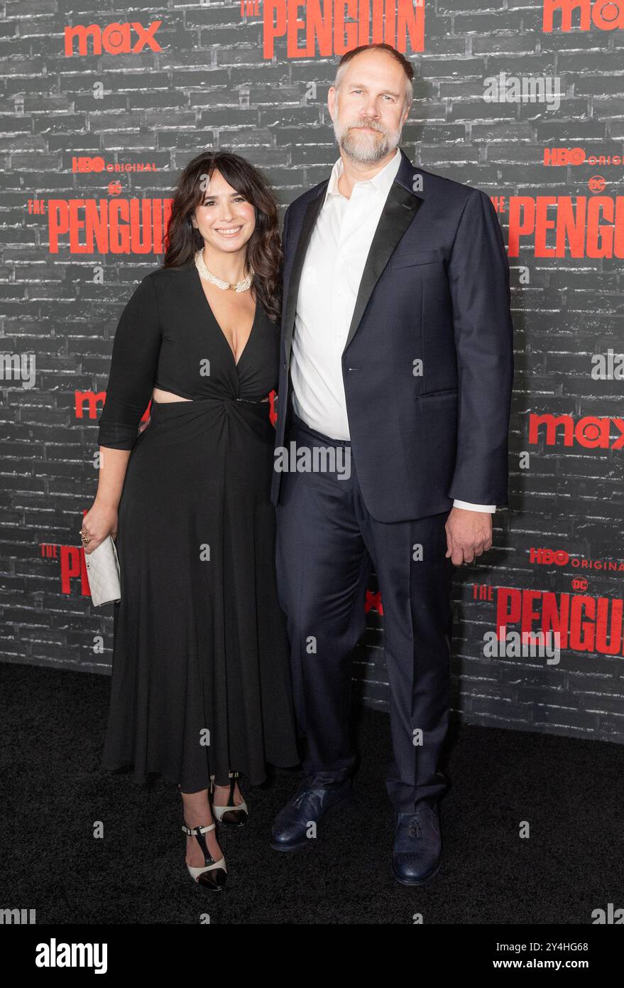 New York, USA. September 2024. Allison Estrin und Craig Zobel besuchen am 17. September 2024 die HBO Original-Premiere „The Penguin“ im Jazz im Lincoln Center in New York. (Foto: Lev Radin/SIPA USA) Credit: SIPA USA/Alamy Live News Stockfoto