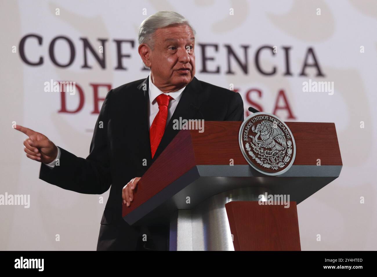 Mexiko-Stadt, Mexiko. September 2024. Der mexikanische Präsident Andres Manuel Lopez Obrador bat den in den Vereinigten Staaten inhaftierten ehemaligen Staatssekretär Genaro García Luna, während einer Informationskonferenz im National Palace Beweise für seine Anschuldigung gegen ihn wegen angeblicher Verbindungen zum Drogenhandel vorzulegen. Am 18. September 2024 in Mexiko-Stadt. (Foto: Carlos Santiago/Eyepx Group) Credit: SIPA USA/Alamy Live News Stockfoto