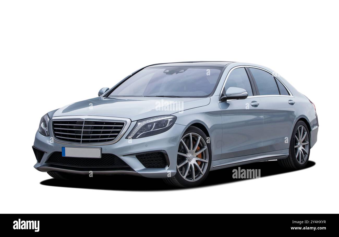 Großes Auto auf weißem Hintergrund, Vorderansicht Stockfoto