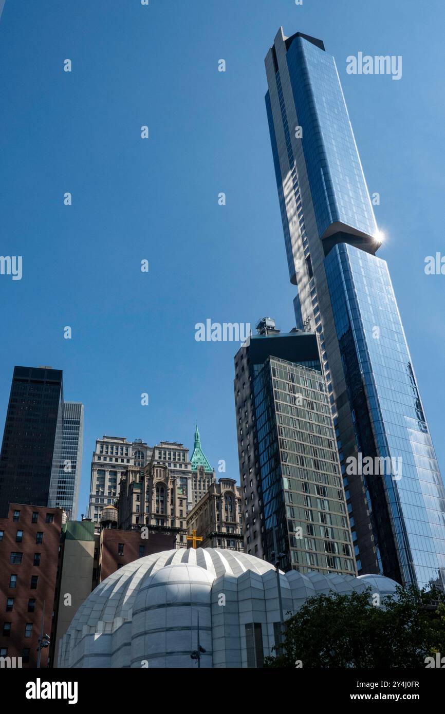 Die St. Nicholas Greek Orthodox Church befindet sich in der Nähe des 9/11 Memorial im Liberty Park, 2024 NYC, USA Stockfoto