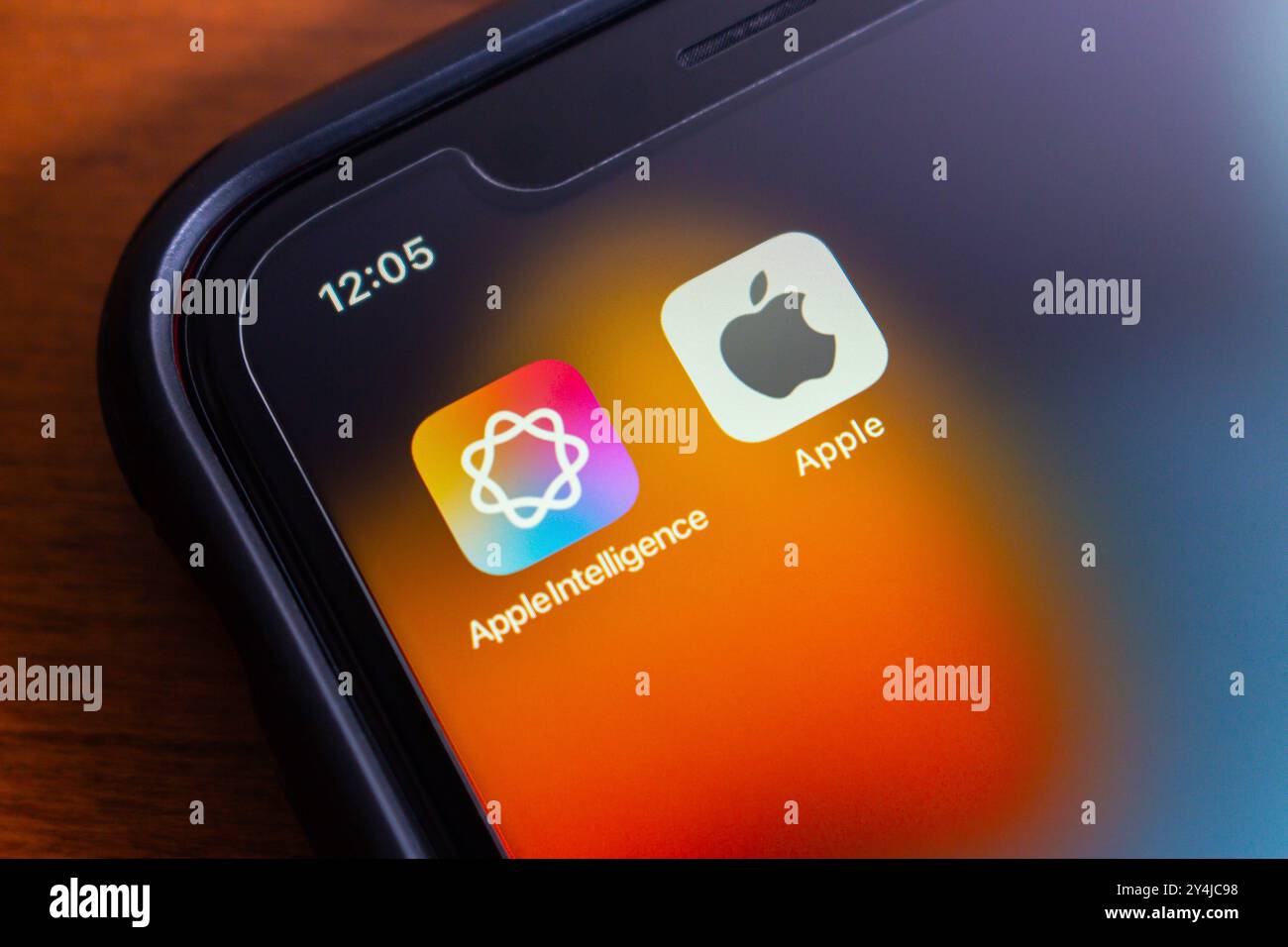 Vancouver, KANADA - 16. September 2024 : Apple Intelligence und Apple Logo-Symbole werden auf einem iPhone-Bildschirm angezeigt. Apples Künstliche Intelligenz und Technologie Stockfoto