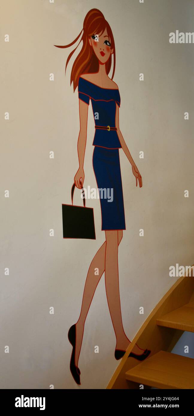 Ein Kunstwerk in einer Damenboutique, Domfront en Poiraie, Normandie, Frankreich, Europa im Sommer 2024. Stockfoto