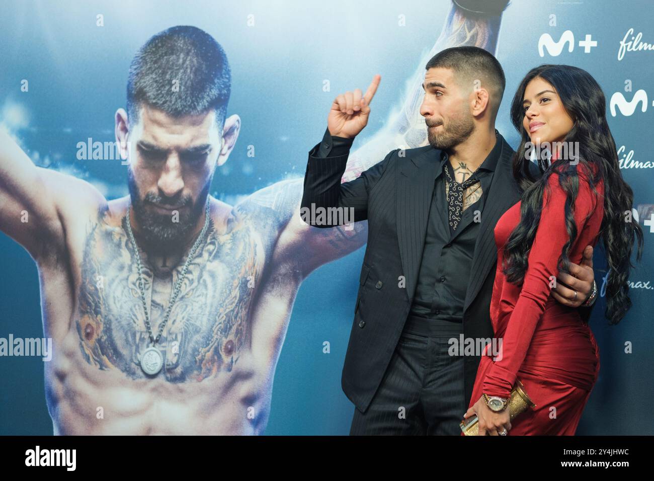 Ilia Topuria und Giorgina Uzcategui posieren am 18. September beim Fotoaufruf der Premiere des Dokumentarfilms TOPURIA MATADOR in den Callao Cinemas. Stockfoto