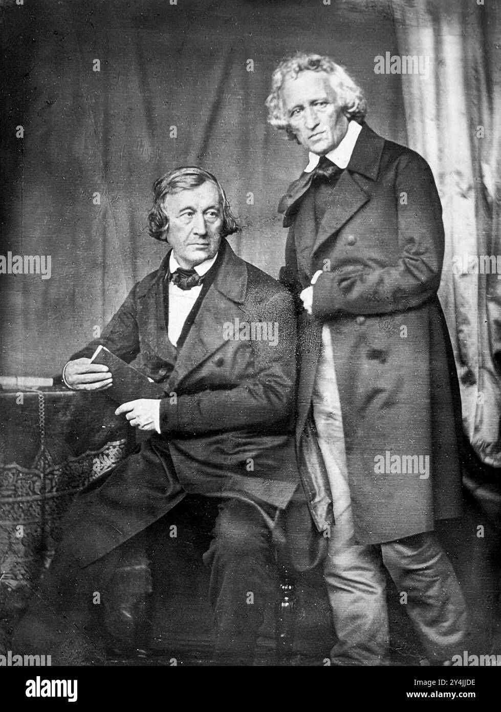 Wilhelm und Jacob Grimm, 1847; Daguerreotypie von Hermann Blow. Die Brüder Grimm (Jacob (1785–1863) und Wilhelm (1786–1859), das Bruderduo deutscher Autoren, die Folklore sammelten und veröffentlichten. Stockfoto