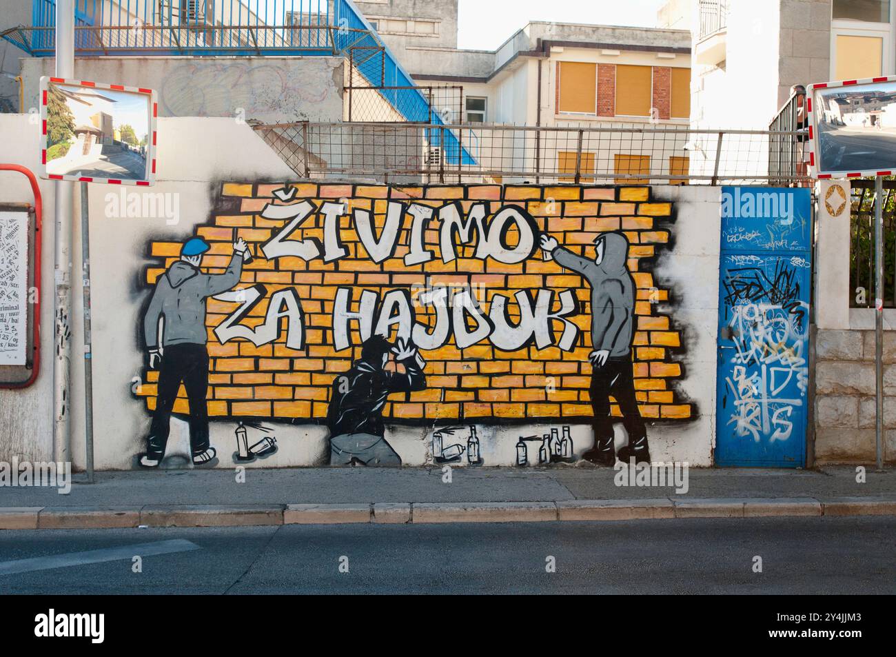 Das Wandbild wurde von Fans des Fußballteams Hajduk Split zur Unterstützung ihrer Lieblingsmannschaft gemalt Stockfoto