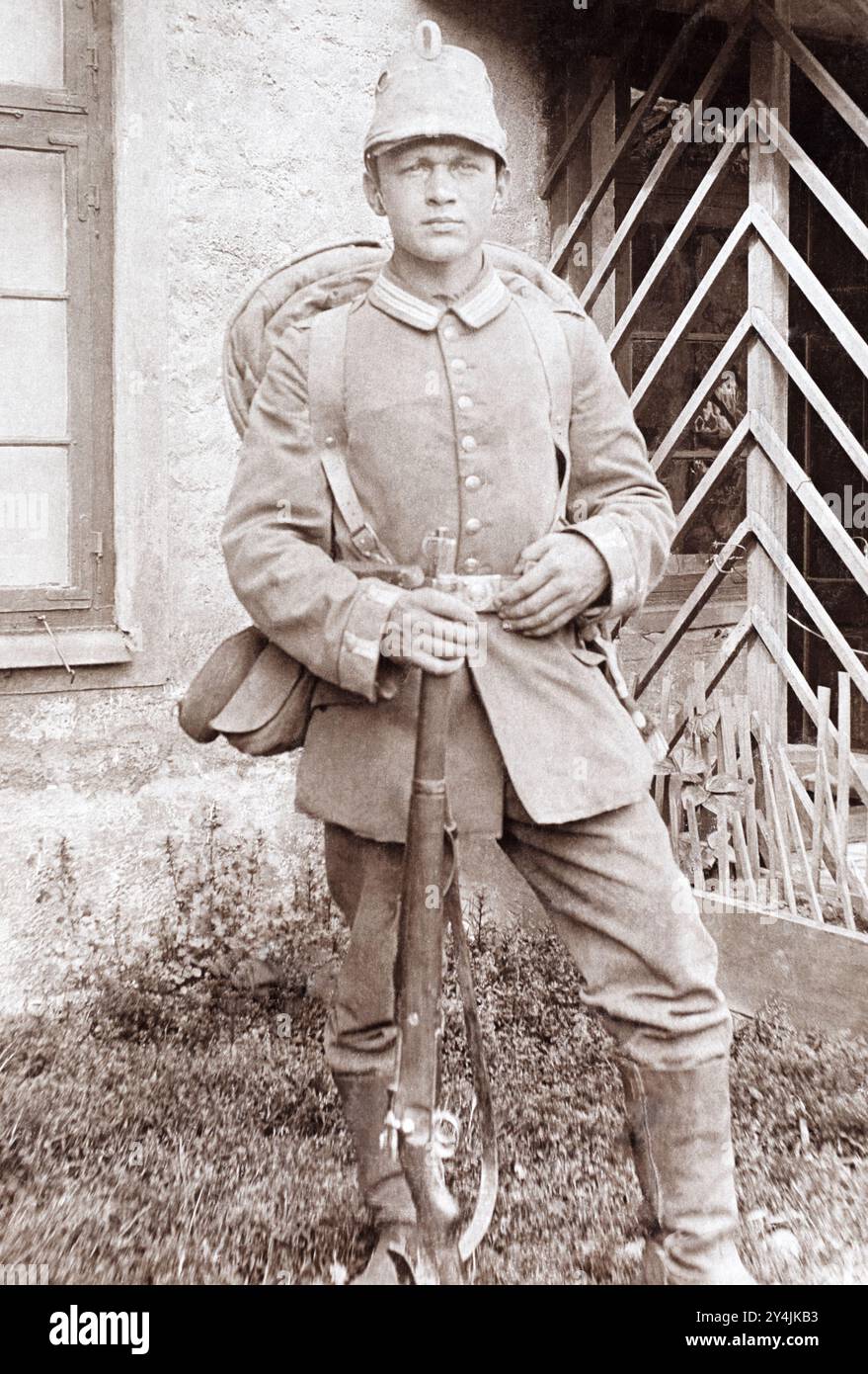 Ein deutscher Soldat im 2. Jägerbataillon der Bayerischen Reserve, Juli 1915. Stockfoto