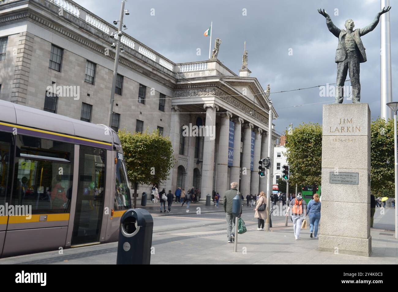 Dublin, IRLAND. September 2024. 20240904: Eine Statue des irischen Gewerkschaftsführers und republikanischen Unterstützers Jim Larkin steht hoch oben auf einem Podest vor dem General Post Office in der O’Connell Street in Dublin. (Kreditbild: © Chuck Myers/ZUMA Press Wire) NUR REDAKTIONELLE VERWENDUNG! Nicht für kommerzielle ZWECKE! Stockfoto