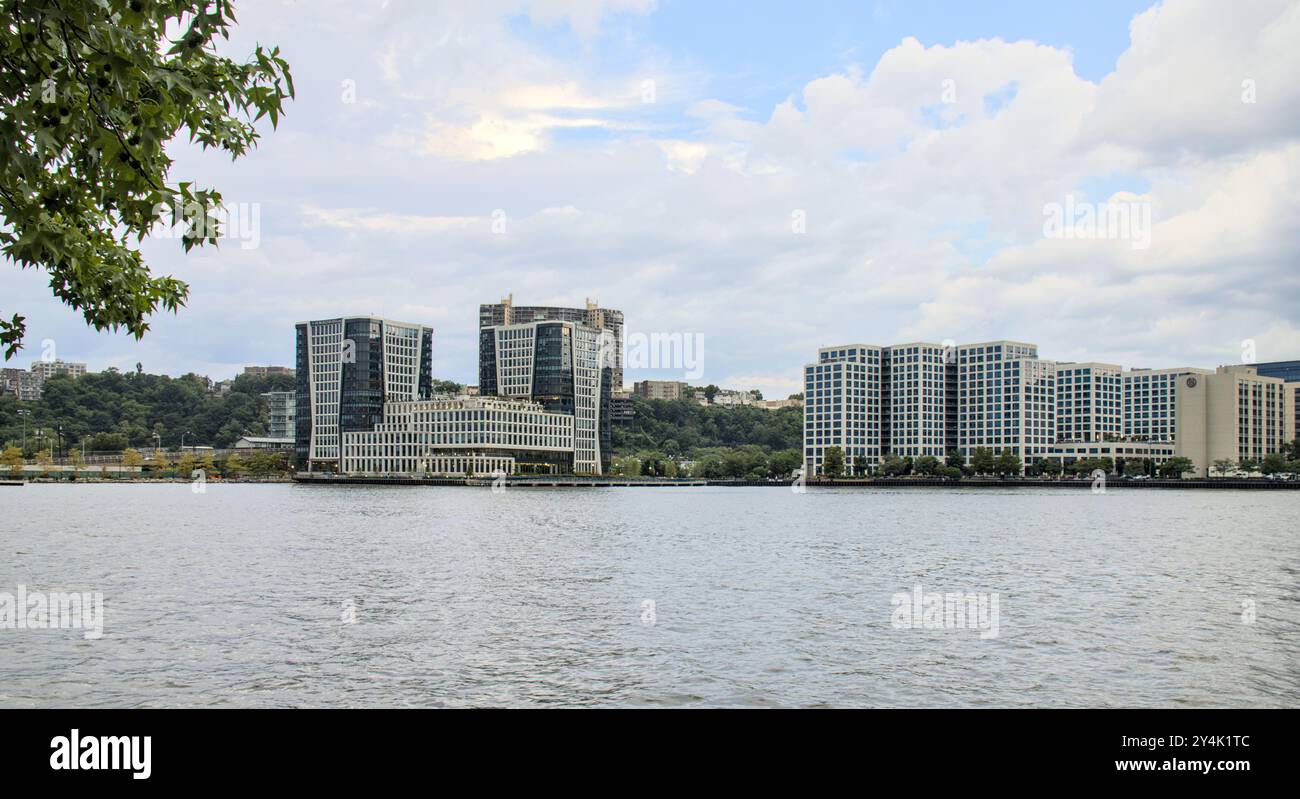 Wohngebäude an weehawken Uferpromenade in hoboken New Jersey (nj Immobilien Wohnungen Wohnungen Wohnungen Wohnungen Wohnung Co-op Condominium) Stadt Urban Livin Stockfoto