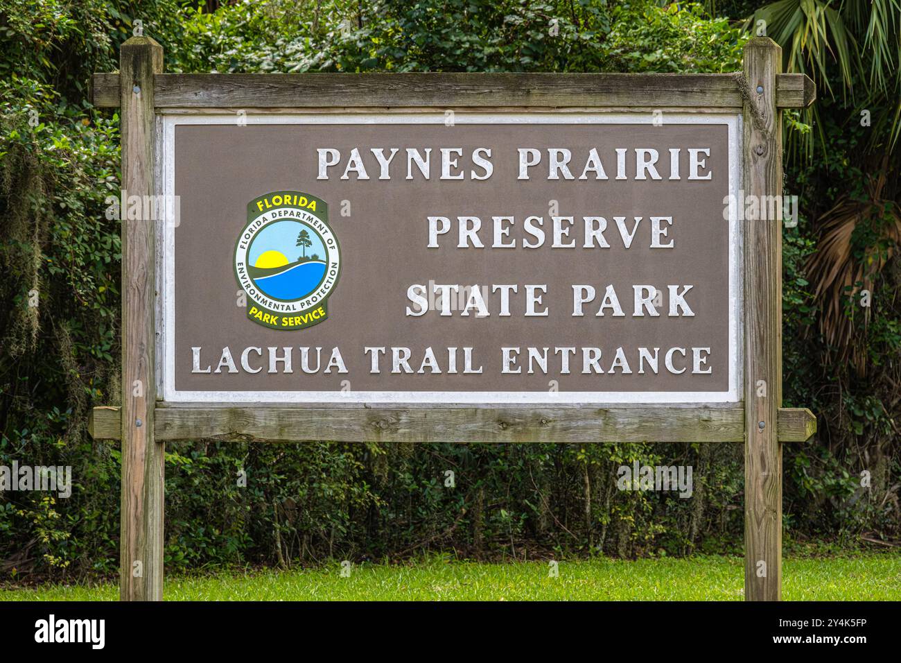 Schild zum La Chua Trail im Paynes Prairie Preserve State Park in Gainesville, Florida. (USA) Stockfoto