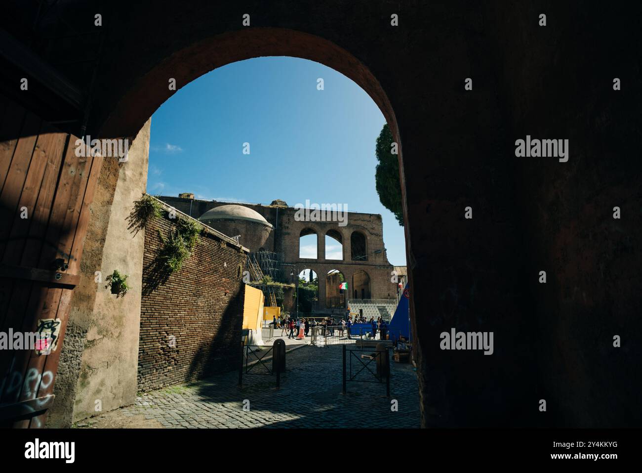Tempel des Apollo Palatinus Ruinen auf dem Palatin Hügel, Rom, Italien - 2. Mai 2024. Hochwertige Fotos Stockfoto