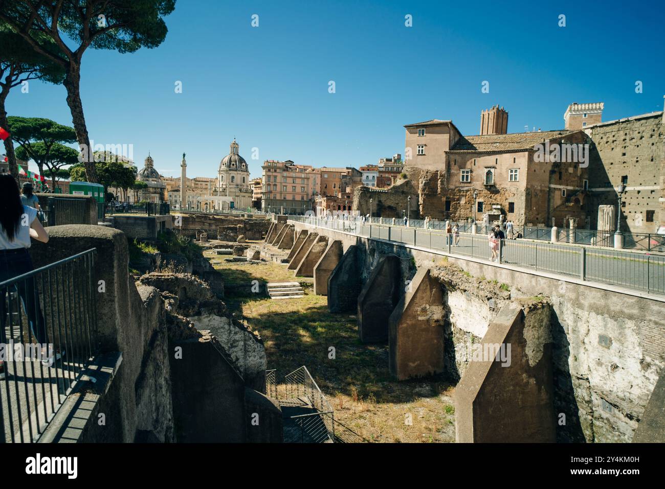Tempel des Apollo Palatinus Ruinen auf dem Palatin Hügel, Rom, Italien - 2. Mai 2024. Hochwertige Fotos Stockfoto
