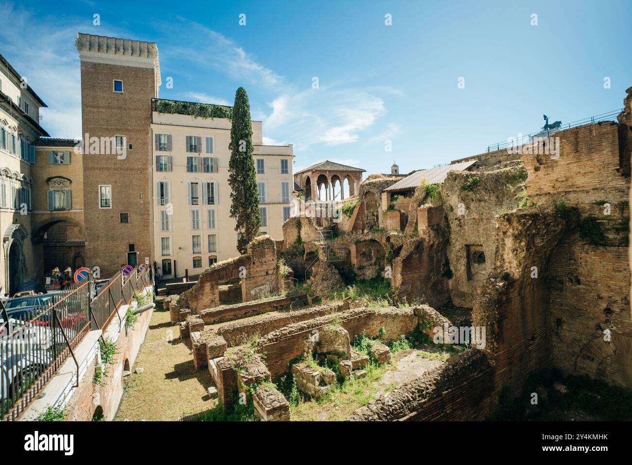 Tempel des Apollo Palatinus Ruinen auf dem Palatin Hügel, Rom, Italien - 2. Mai 2024. Hochwertige Fotos Stockfoto