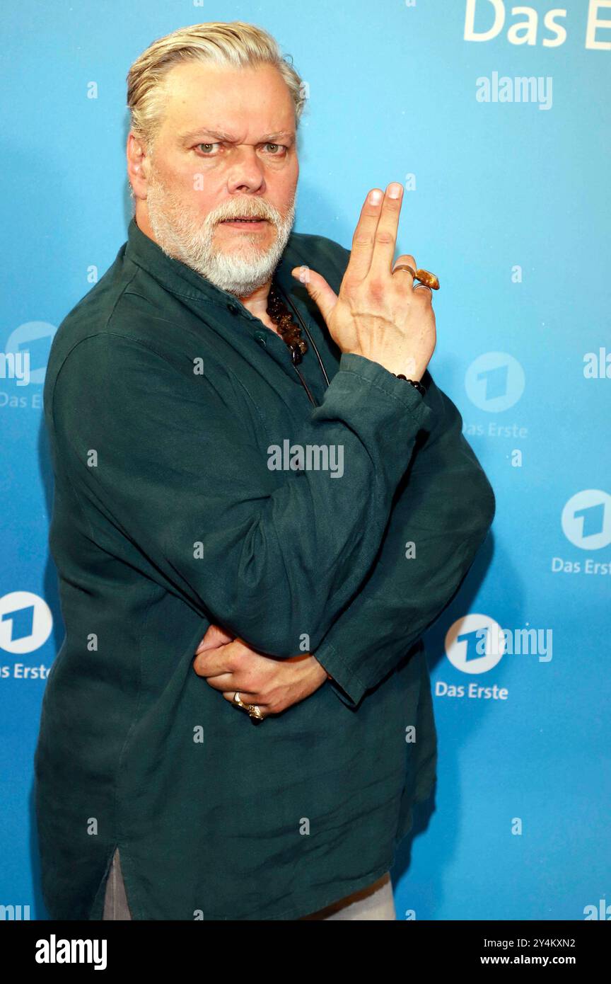 Torsten Münchow bei der Kino-Preview der 500. Folge der Fernsehserie Großstadtrevier: Vendetta in der Astor Film Lounge. Hamburg, 18.09.2024 *** Torsten Münchow bei der Kinovorschau der 500. Folge der Fernsehserie Großstadtrevier Vendetta in der Astor Film Lounge Hamburg, 18 09 2024 Foto:xgbrcix/xFuturexImagex grosstadtrevier 4958 Stockfoto