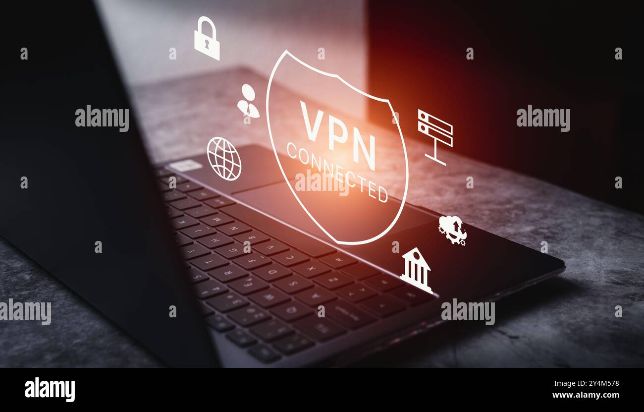 VPN Virtual Private Network Protokoll Konzept, Frau verwenden ein digitales Tablet mit vpn-Symbol auf der Hologramm-Schnittstelle. VPN-Konzept. Stockfoto