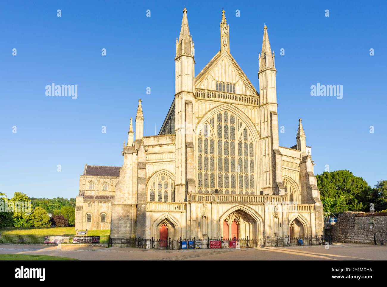 Winchester Cathedral im Abendlicht Winchester Hampshire England Großbritannien GB Europa Stockfoto