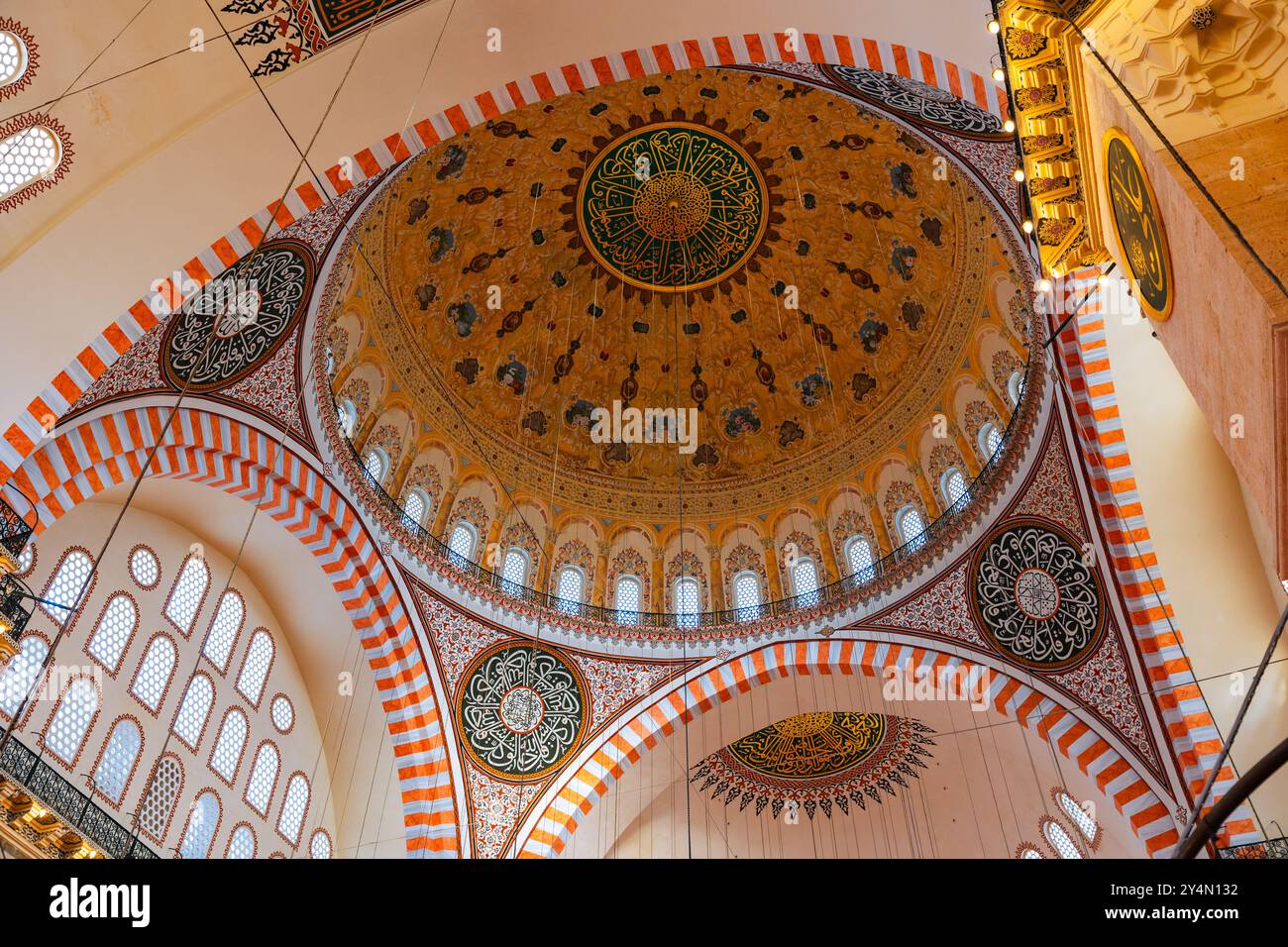 Suleymaniye-Moschee. Hintergrundfoto Ramadan oder islamisches Konzept. Osmanische Architektur. Istanbul Türkei - 7.3.2024 Stockfoto