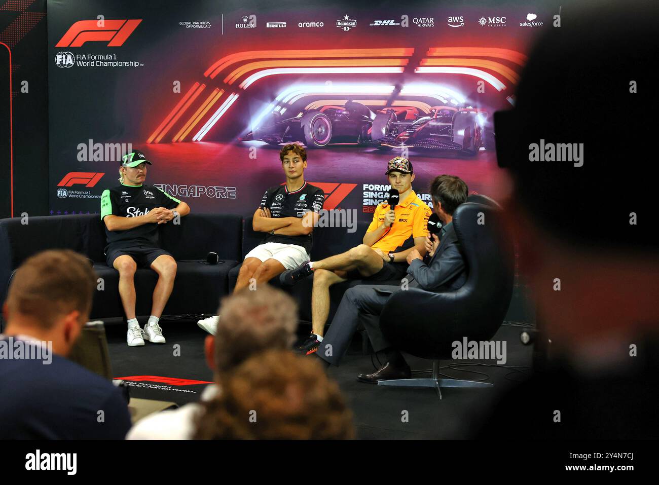 Singapur, Singapur. September 2024. (L bis R): Valtteri Bottas (FIN) sauber, George Russell (GBR) Mercedes AMG F1 und Oscar Piastri (aus) McLaren auf der FIA-Pressekonferenz. 19.09.2024. Formel-1-Weltmeisterschaft, Rd 18, Grand Prix Von Singapur, Marina Bay Street Circuit, Singapur, Vorbereitungstag. Das Foto sollte lauten: XPB/Alamy Live News. Stockfoto