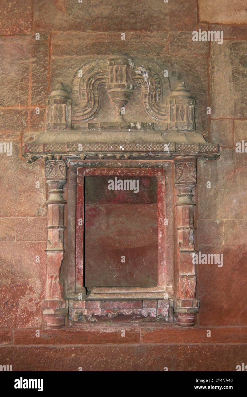 Agra, Uttar Pradesh / Indien - 7. Februar 2012 : eine architektonische Innenansicht des Jodhabai Palastes in Fatehpur Sikri, Agra. Stockfoto