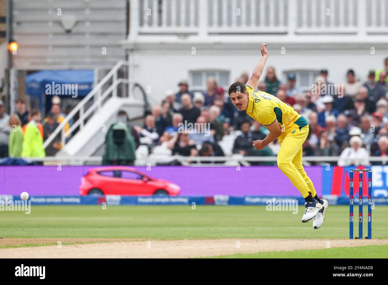 #82, Ben Dwarshuis aus Australien in Action Bowling während des 1. Metro Bank One Day Series Spiels zwischen England und Australien in Trent Bridge, Nottingham am Donnerstag, den 19. September 2024. (Foto: Stuart Leggett | MI News) Credit: MI News & Sport /Alamy Live News Stockfoto